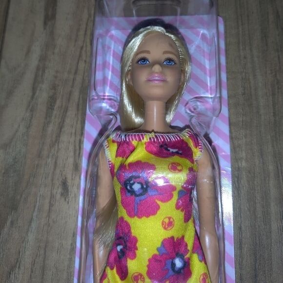 Barbie Doll with Blonde Hair Yellow Short Floral Dresses & High Heels - Picture 2 of 8